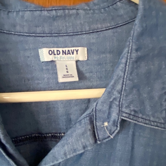 👕 - TWO Old Navy Button Up Shirts - Picture 5 of 7